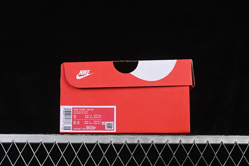 All Categories Nk SB Dunk Series Nk SB Dunk Low Low-top sneakers Nike SB Dunk Low Black and White Panda Low-top casual sneakers HQ7487-100
